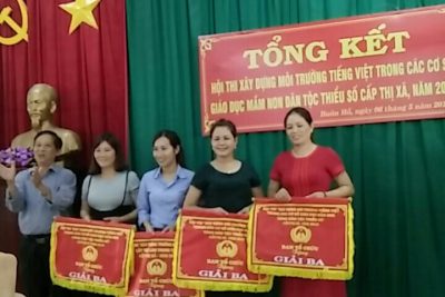 Và kết quả của hội thi “ Xây dựng môi trường tiếng Việt trong các cơ sở giáo dục mầm non vùng dân tộc thiểu số”, cấp thị xã năm học 2018 – 2019
