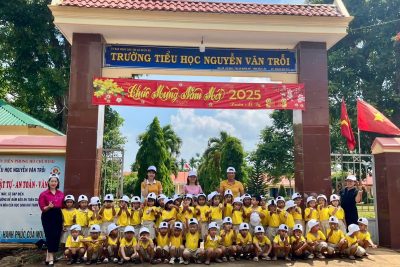 Hoạt động trải nghiệm của các con ” Tham quan Trường tiểu học”